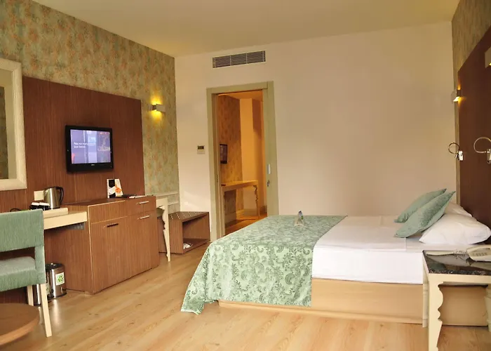 Курортний комплекс Port 5*