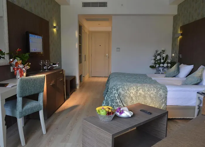 Port Üdülőközpont Side